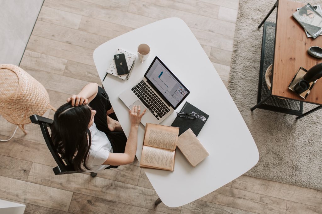 24 Sure-Fire Ways to Build a Strong Online Brand in 2024